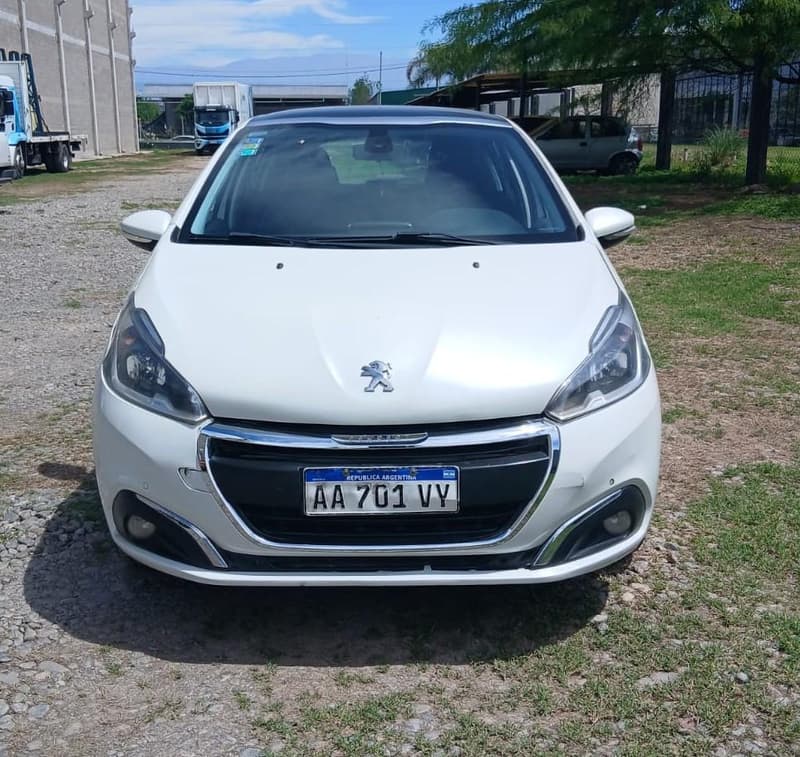 PEUGEOT SEDAN 5 PUERTAS 208 FELINE 1.6, Año 2016. DOM: AA701VY. Ubicación: Guarda Vehicular San Miguel de Tucumán, provincia de Tucumán