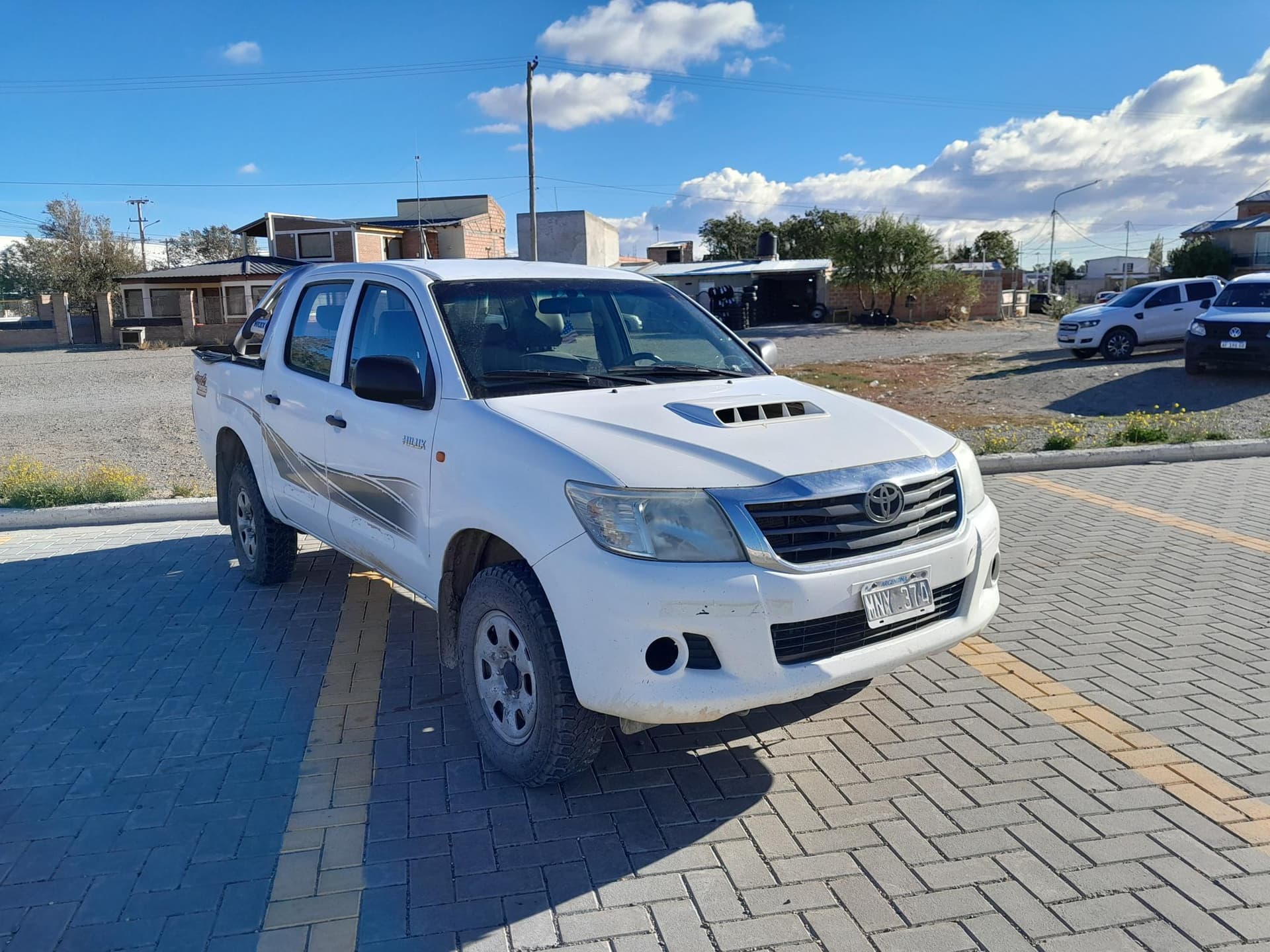 TOYOTA PICK UP HILUX 4X4 CABINA DOBLE DX PACK 2.5 TDI, Año 2013. DOM: MNY374. Ubicación: Las Heras, provincia de Santa Cruz