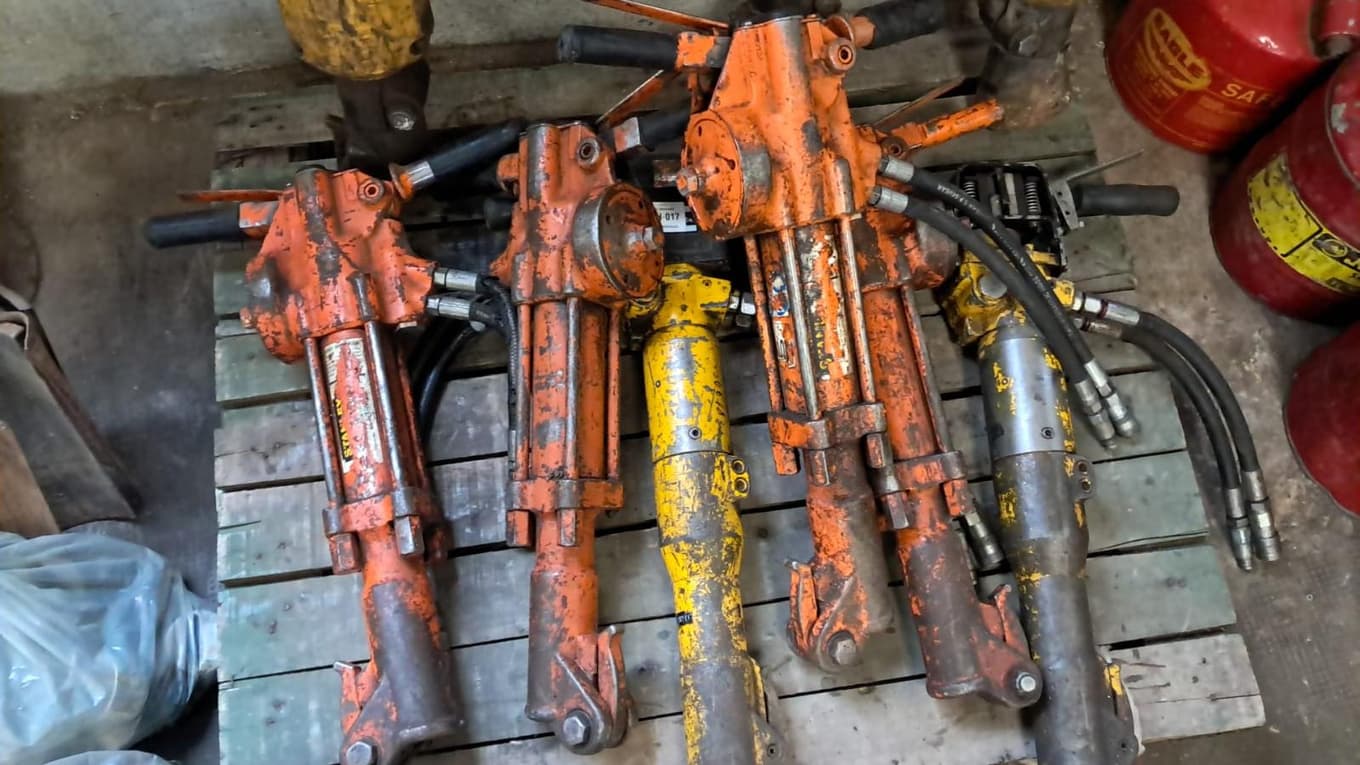 Martillos hidráulicos Stanley, Cantidad: 6 unidades, Condición: usado, con posibles faltantes. LOC: Ciudad Autónoma de Buenos Aires