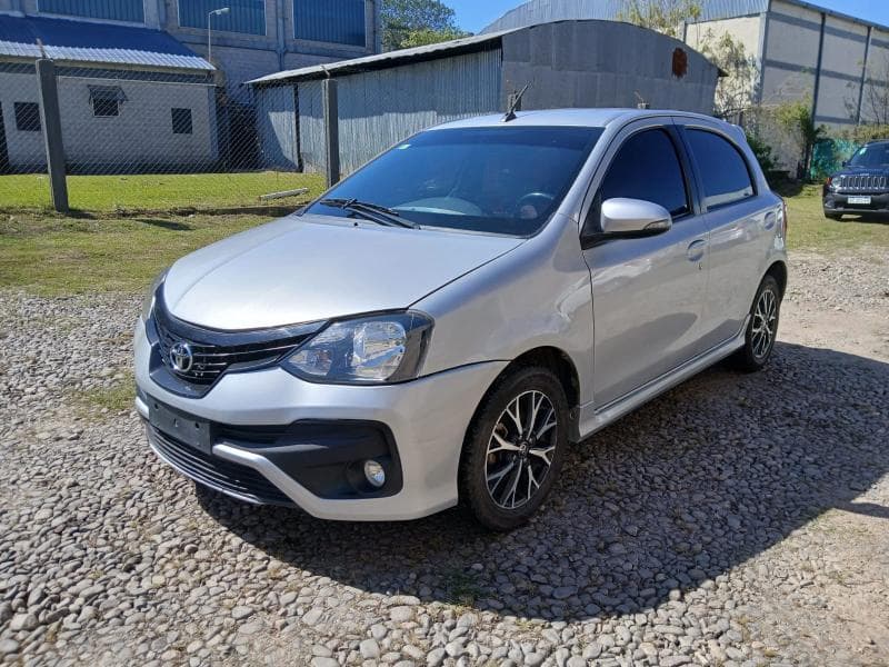 TOYOTA SEDAN 5 PUERTAS ETIOS XLS 1.5 6M/T, Año 2019. DOM: AD927GH. Ubicación: San Miguel de Tucumán, provincia de Tucumán