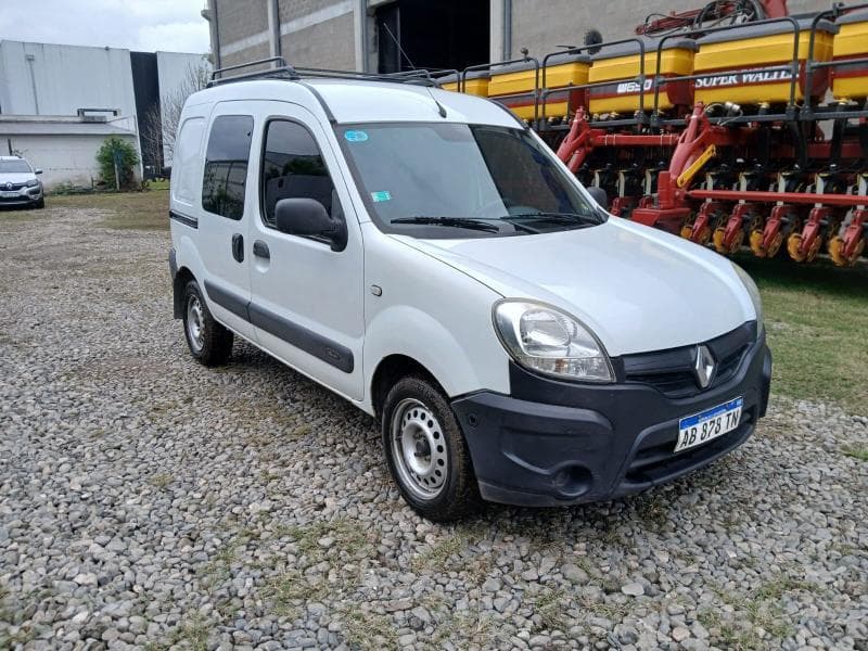 RENAULT FURGON KANGOO PH3 CONFORT 1.6 5 ASIENTOS 2P, Año 2017. DOM: AB878TN. Ubicación: San Miguel de Tucumán, provincia de Tucumán