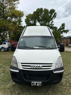 IVECO FURGON DAILY 55C16 PASO 3950, Año 2013. DOM: LZM821. Ubicación: Moreno, provincia de Buenos Aires