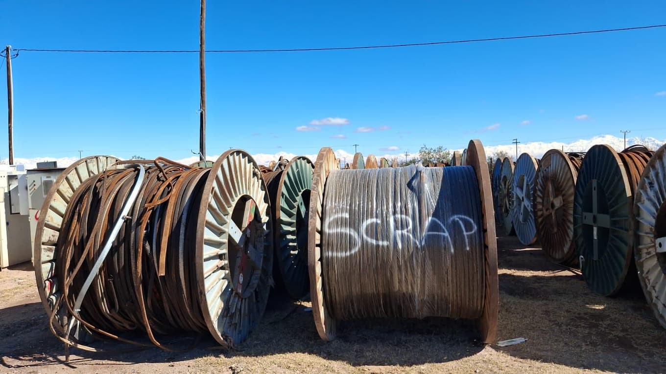 CARRETELES CON CABLE ELECTROSUMERGIBLE, Cantidad: 82200 kilogramos aprox, Condición: rezago. LOC: YACIMIENTO LA VENTANA, provincia de Mendoza