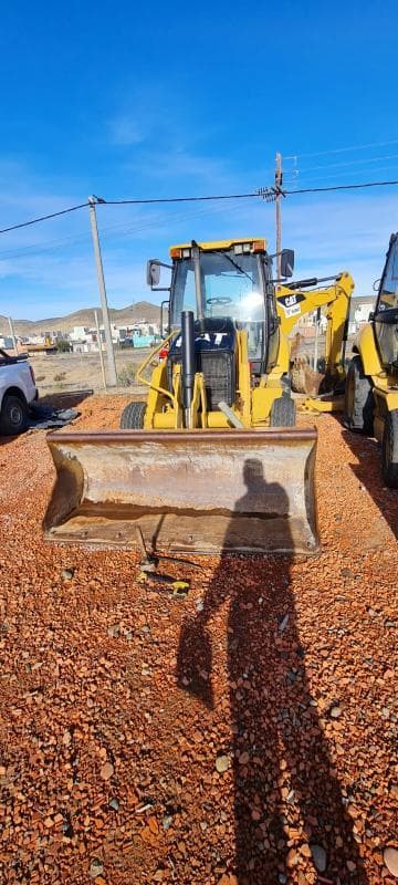 CATERPILLAR CARGADORA 420E, Año 2008. DOM: BLG88. Ubicación: Comodoro Rivadavia, provincia de Chubut