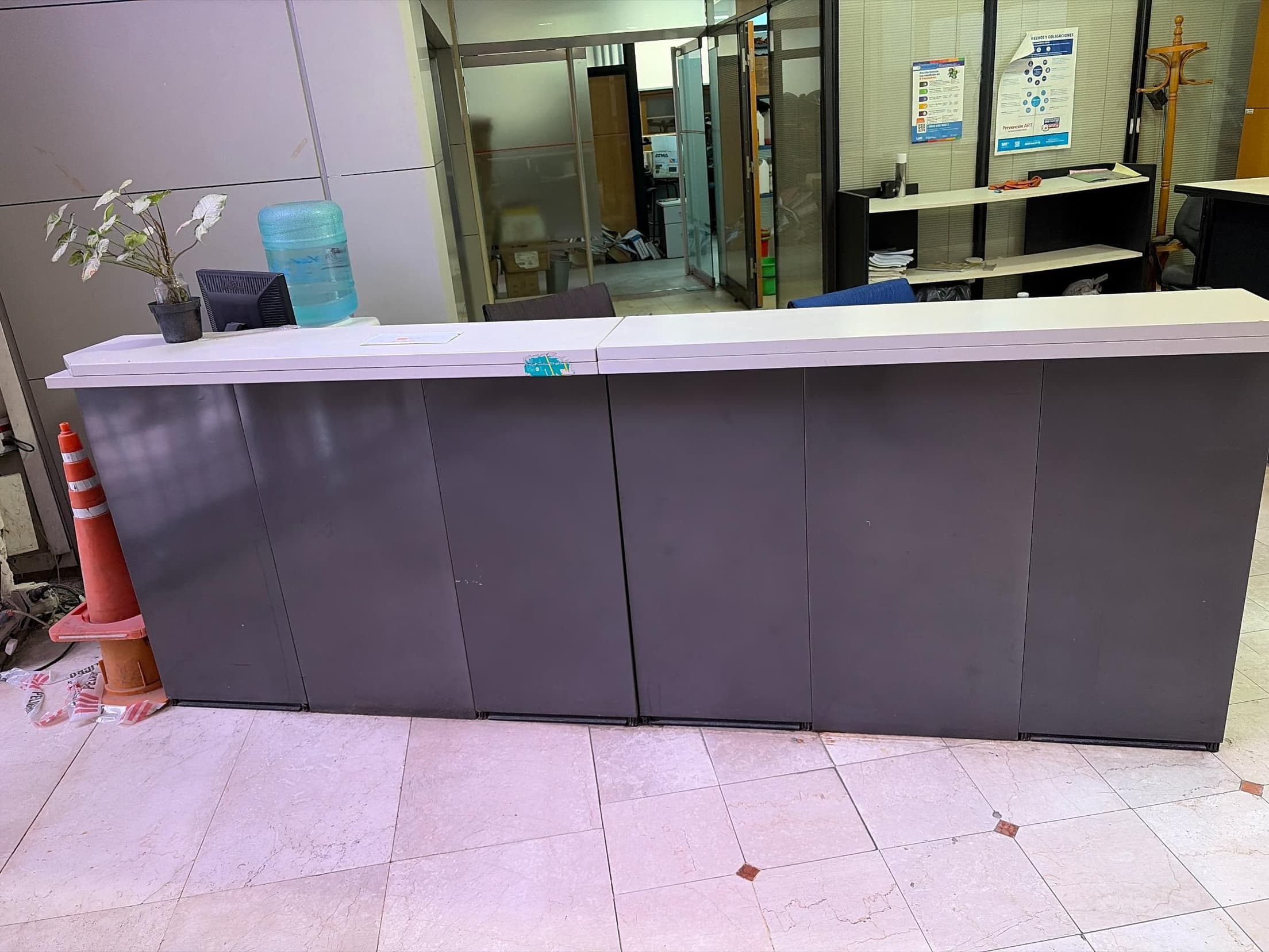 LOTE DE MOBILIARIO, Cantidad: Varios 0, Condición: usado, con posibles faltantes. LOC: , provincia de Córdoba