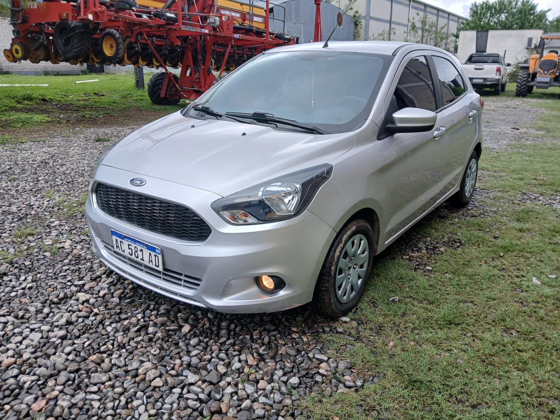 FORD SEDAN 5 PUERTAS KA SE 1.5L, Año 2018. DOM: AC581AD. Ubicación: Playa San Miguel de Tucumán, provincia de Tucumán