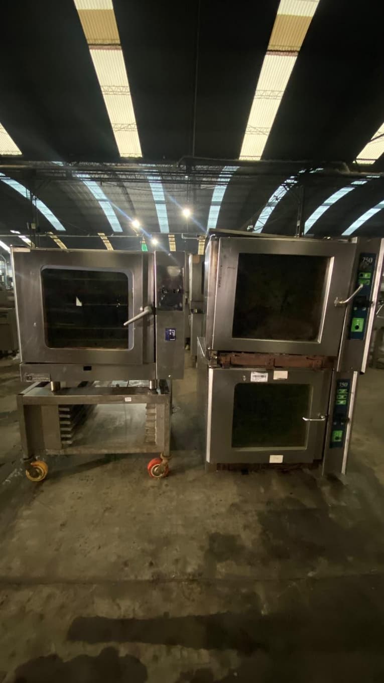 Horno y base, Cantidad: 4 unidades, Condición: rezago. LOC: Ciudad Autónoma de Buenos Aires