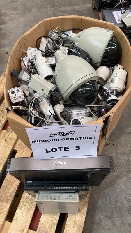 Cámaras de video / Domos, Cantidad: 168 unidades, Condición: rezago. LOC: Ciudad Autónoma de Buenos Aires