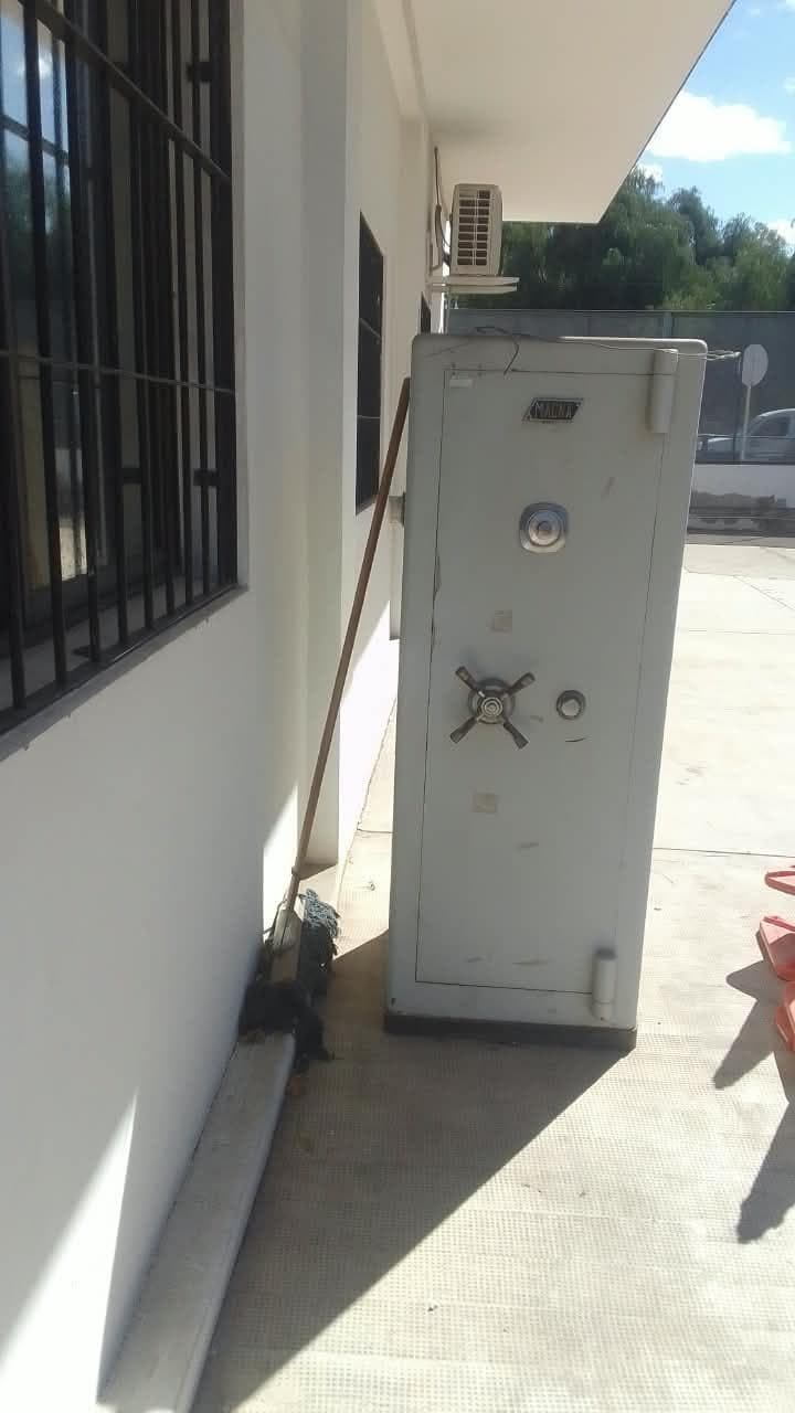 Caja Fuerte Cantidad: 1 unidad, Condición: usado. LOC: Godoy Cruz, provincia de Mendoza