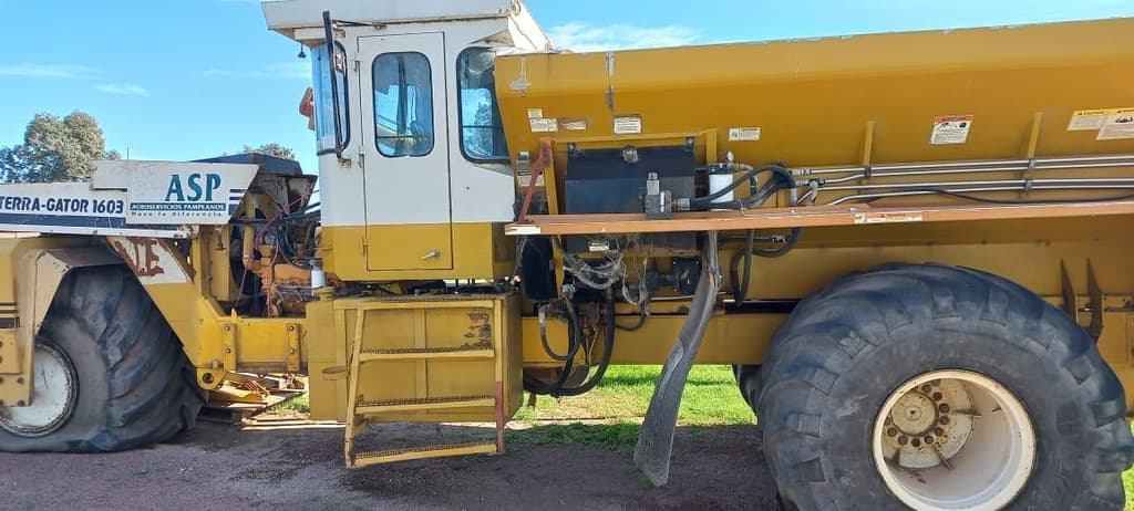 AG-CHEM FERTILIZADORA TERRAGATOR, Año 1997. INTERNO: EQ232AC. Ubicación: BOLIVAR, provincia de Buenos Aires