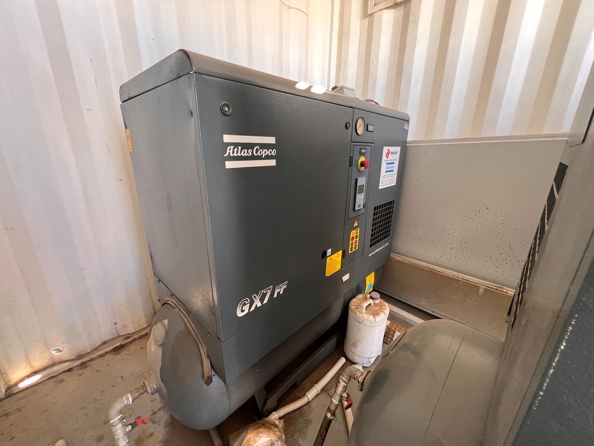 Compresor Atlas Copco 6X7FF con tanque 270 L