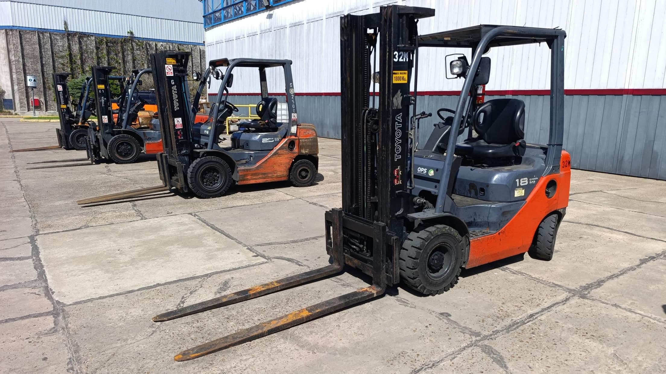 AUTOELEVADOR TOYOTA 8FDU18, Año: 2011, Cantidad: 1 unidad, Condición: usado. LOC: SAN FERNANDO, provincia de Buenos Aires