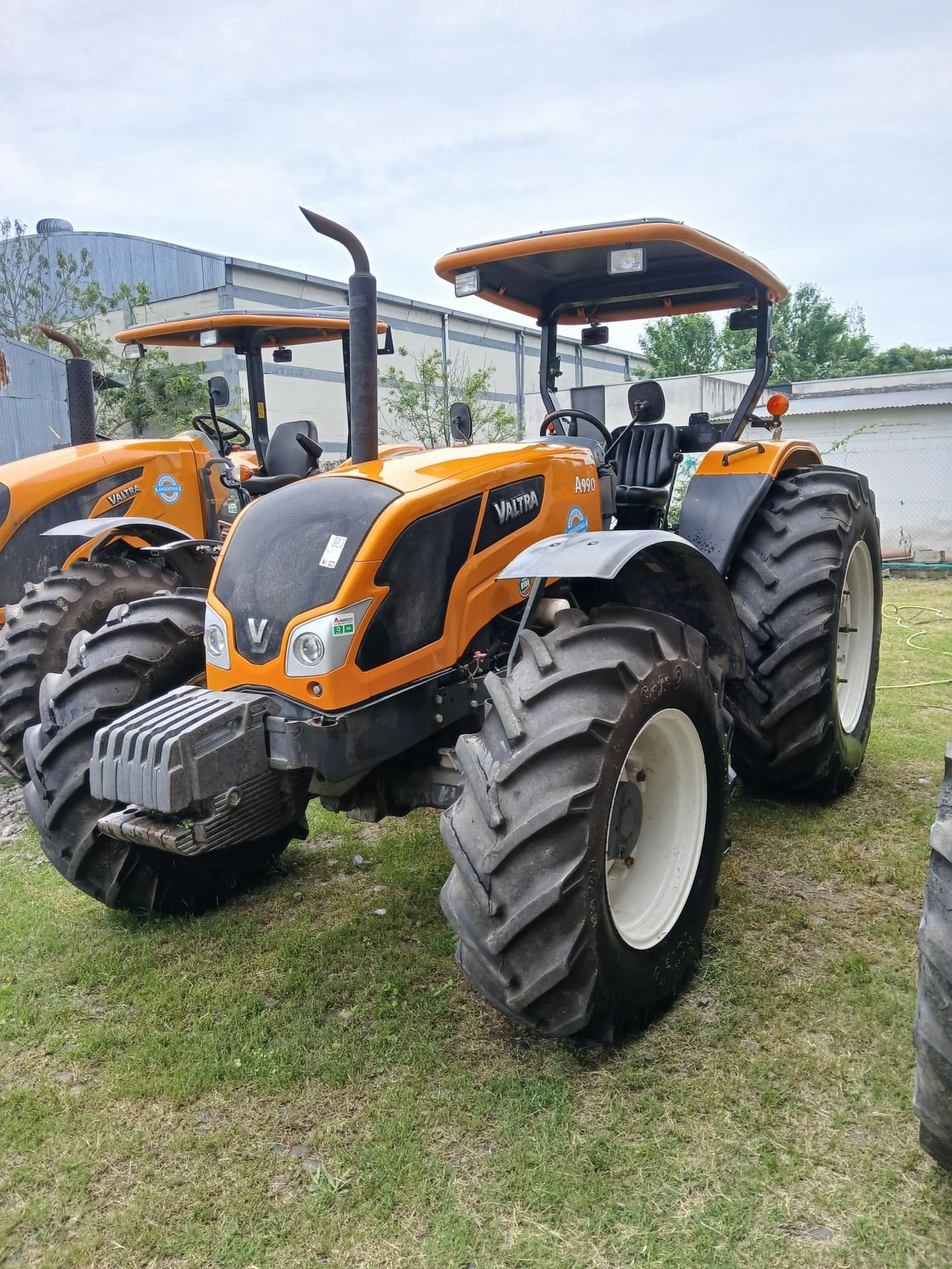 VALTRA TRACTOR A990 P, Año 2023. DOM: ERX89. Ubicación: Playa San Miguel de Tucumán, provincia de Tucumán