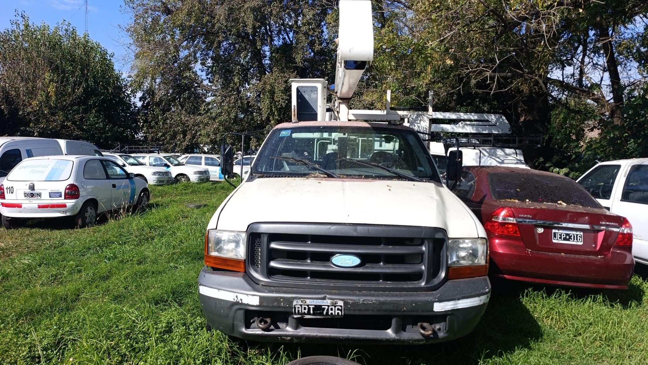 FORD HIDROELEVADOR F-4000 D, Año 2001. DOM: DRT786. Ubicación: Lujan, provincia de Buenos Aires