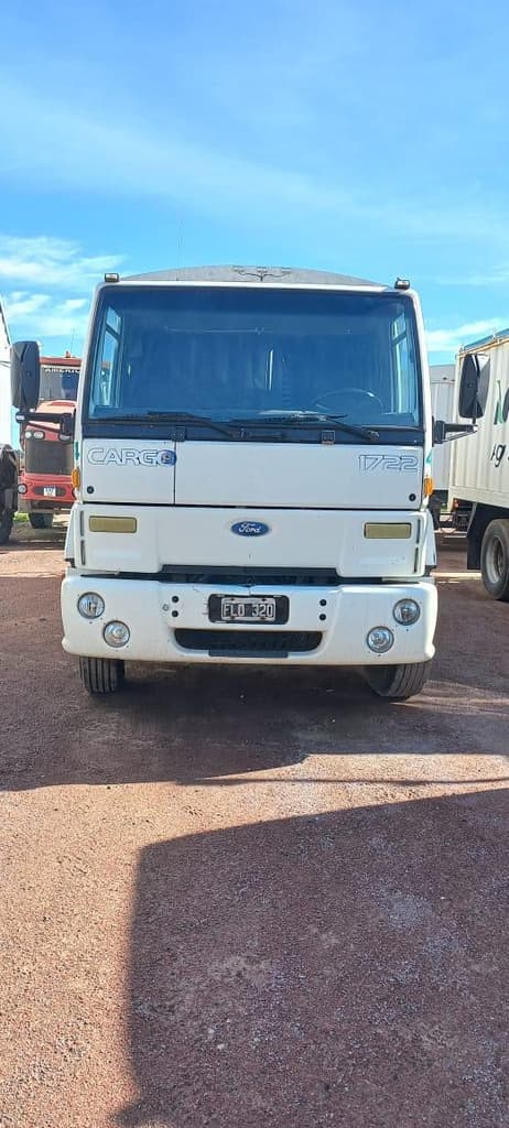 FORD TRACTOR CARRETERA CARGO 1722, Año 2006. DOM: FLO320. Ubicación: BOLIVAR, provincia de Buenos Aires