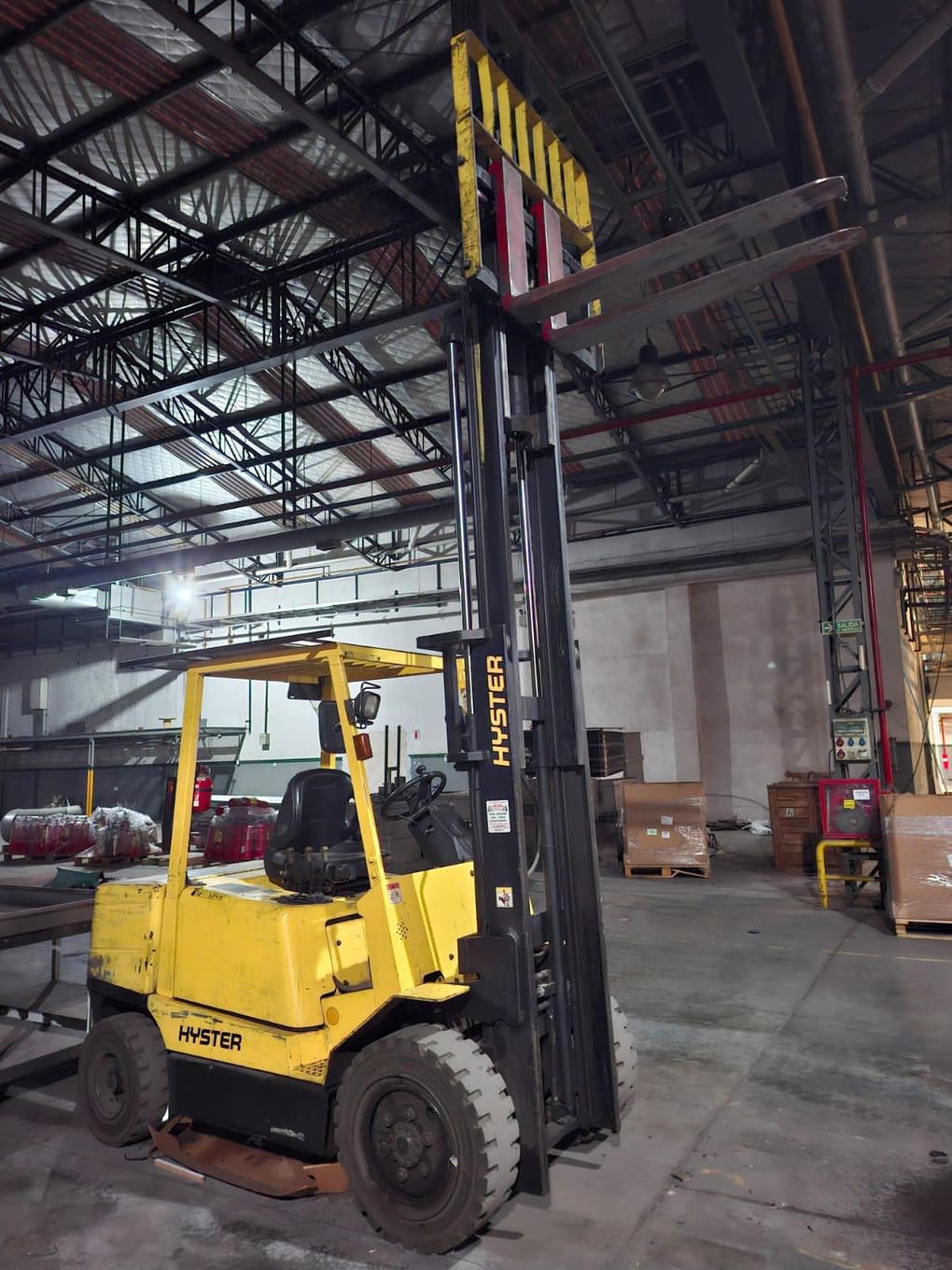 AUTOELEVADOR Hyster, Cantidad: 1 unidad, Condición: usado, con posibles faltantes. LOC: AVELLANEDA, provincia de Buenos Aires