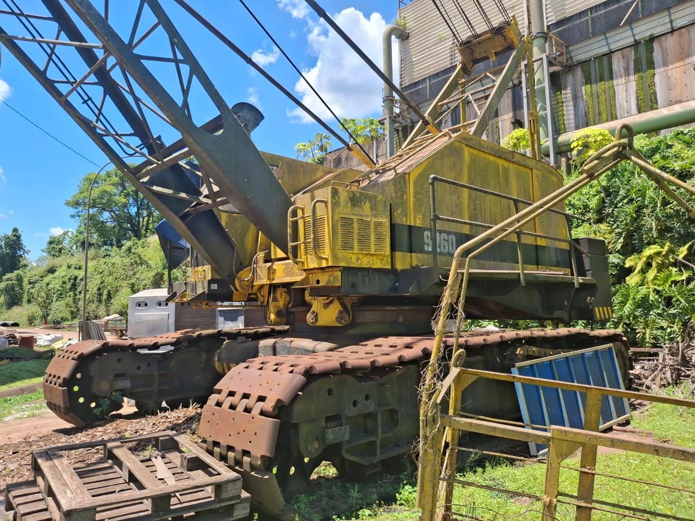 Grúa móvil mecánica Americam M 9260, Año: 1977, Cantidad: 1 unidad, Condición: usado, con posibles faltantes. LOC: Puerto Piray, provincia de Misiones
