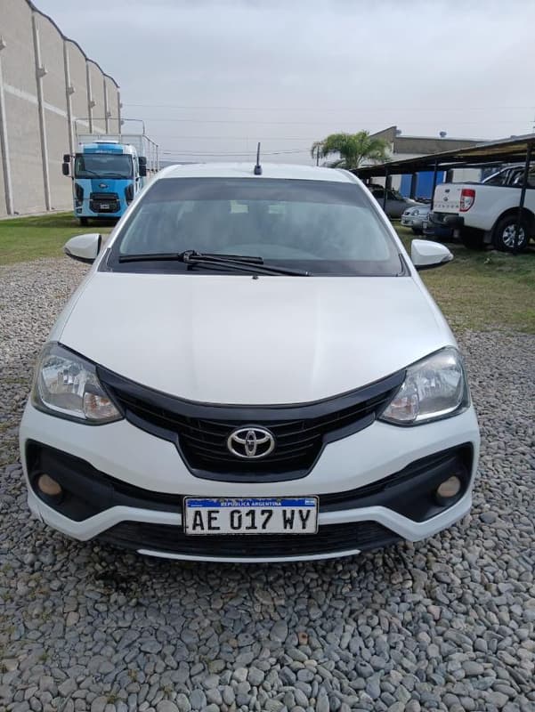 TOYOTA  SEDAN 4 PUERTAS  ETIOS XLS 1.5 6M/T, Año 2019. DOM: AE017WY. Ubicación: San Miguel de Tucumán, provincia de Tucumán