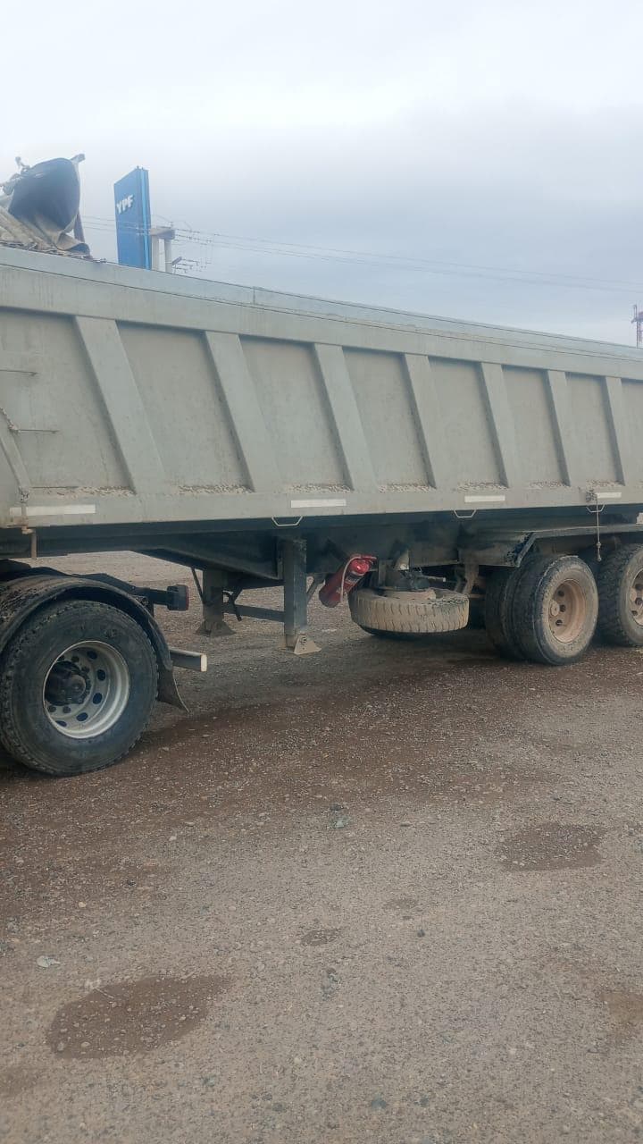 BIANCHI SEMIRREMOLQUE SR2750, Año 2016. DOM: AA069RN. Ubicación: Comodoro Rivadavia, provincia de Chubut