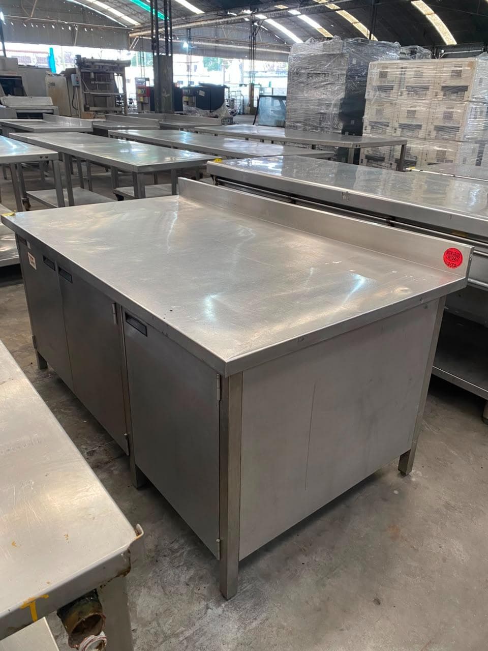 Mostrador Neutro acero inox., Cantidad: 4 unidades, Condición: usado, con posibles faltantes. LOC: Ciudad Autónoma de Buenos Aires