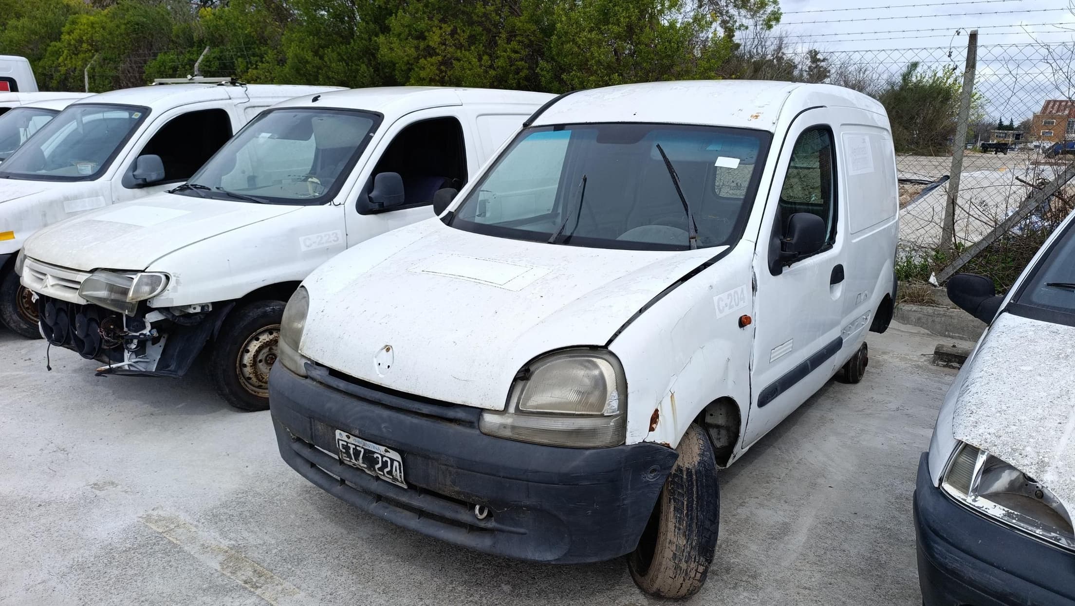 RENAULT FURGON KANGOO RL EXPRESS DIE 1PCL, Año 2004. DOM: EIZ224. Ubicación: Ezeiza, provincia de Buenos Aires