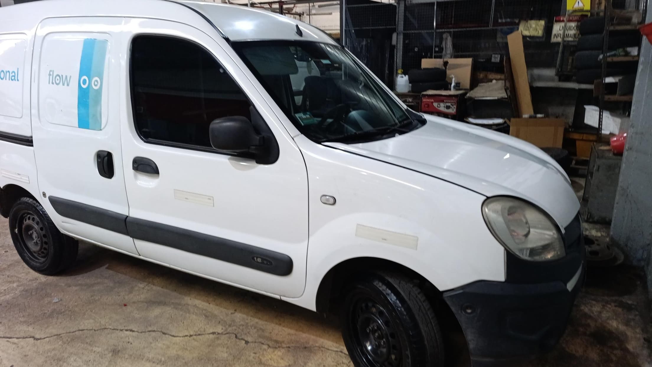 RENAULT FURGON KANGOO CONFORT 1.6 CD AA DA SVT 1PL (600KG), Año 2012. DOM: LVH157. Ubicación: Ituzaingo, provincia de Buenos Aires