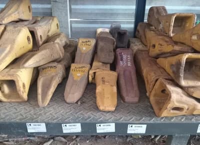UÑAS/DIENTES DE BALDES, Cantidad: 82 unidades, Condición: sin uso. LOC: Don Torcuato, provincia de Buenos Aires