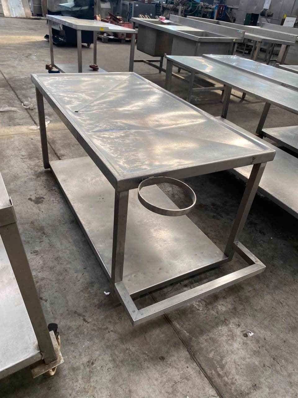 Mesa ac Inox sin Bacha, Cantidad: 4 unidades, Condición: usado, con posibles faltantes. LOC: Ciudad Autónoma de Buenos Aires