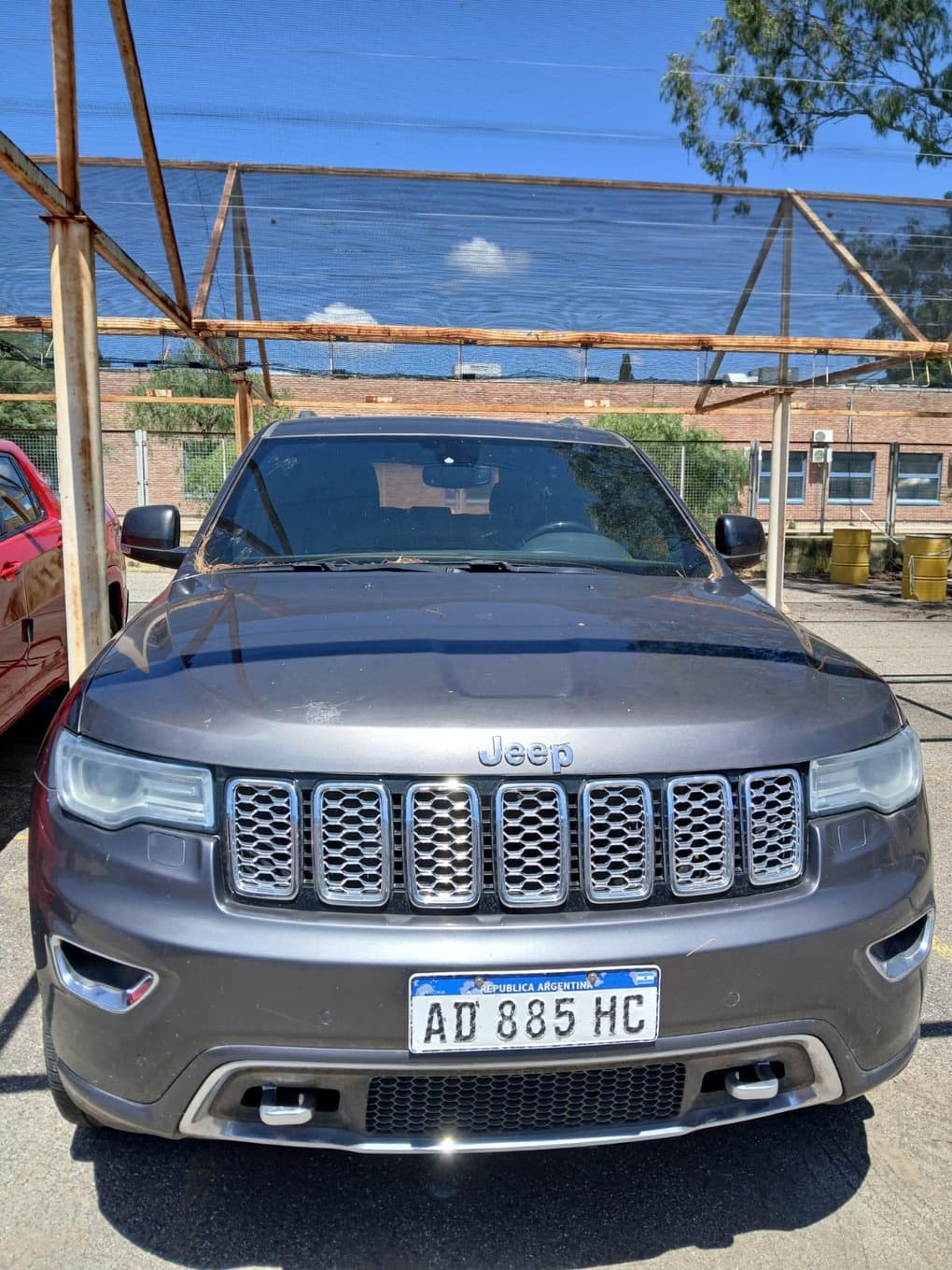 JEEP TODO TERRENO GRAND CHEROKEE OVERLAND, Año 2018. DOM:  AD885HC . Ubicación: Córdoba, provincia de Córdoba