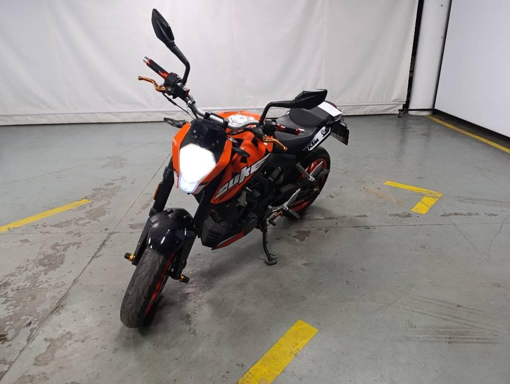KTM  MOTOCICLETA  DUKE 200, Año 2022. DOM: A184DHC. Ubicación: San Fernando, provincia de Buenos Aires