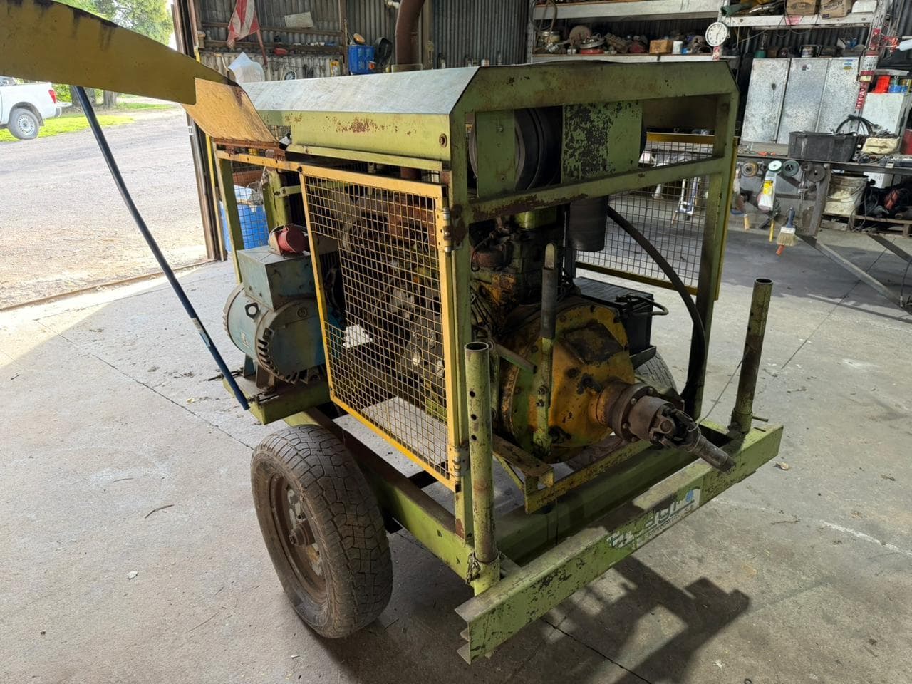 MOTOR BEDFORD 350  con generador Rossuar de 16 KVA, Cantidad: 1 unidad, Condición: usado, con posibles faltantes. LOC: Salto, provincia de Buenos Aires