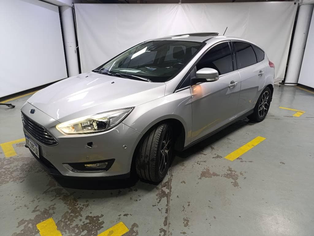FORD SEDAN 5 PUERTAS FOCUS 5P 2.0L NAT TITANIUM, Año 2018. DOM: AC195OZ. Ubicación: Playa San Fernando, provincia de Buenos Aires