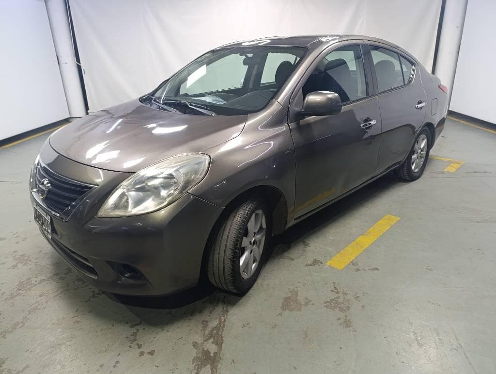 NISSAN SEDAN 4 PUERTAS  VERSA ACENTA, Año 2013. DOM: NAQ044. Ubicación: San Fernando, provincia de Buenos Aires