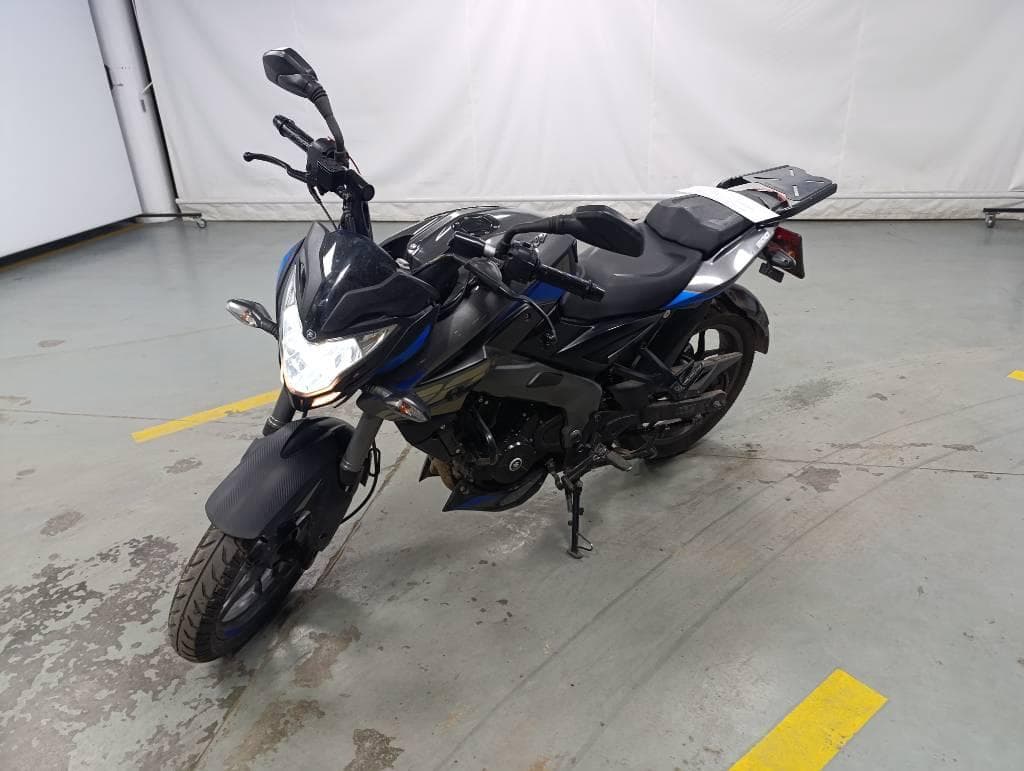 BAJAJ MOTOCICLETA ROUSER 200, Año 2024. DOM: A226YQH. Ubicación: Guarda Vehicular San Fernando, provincia de Buenos Aires