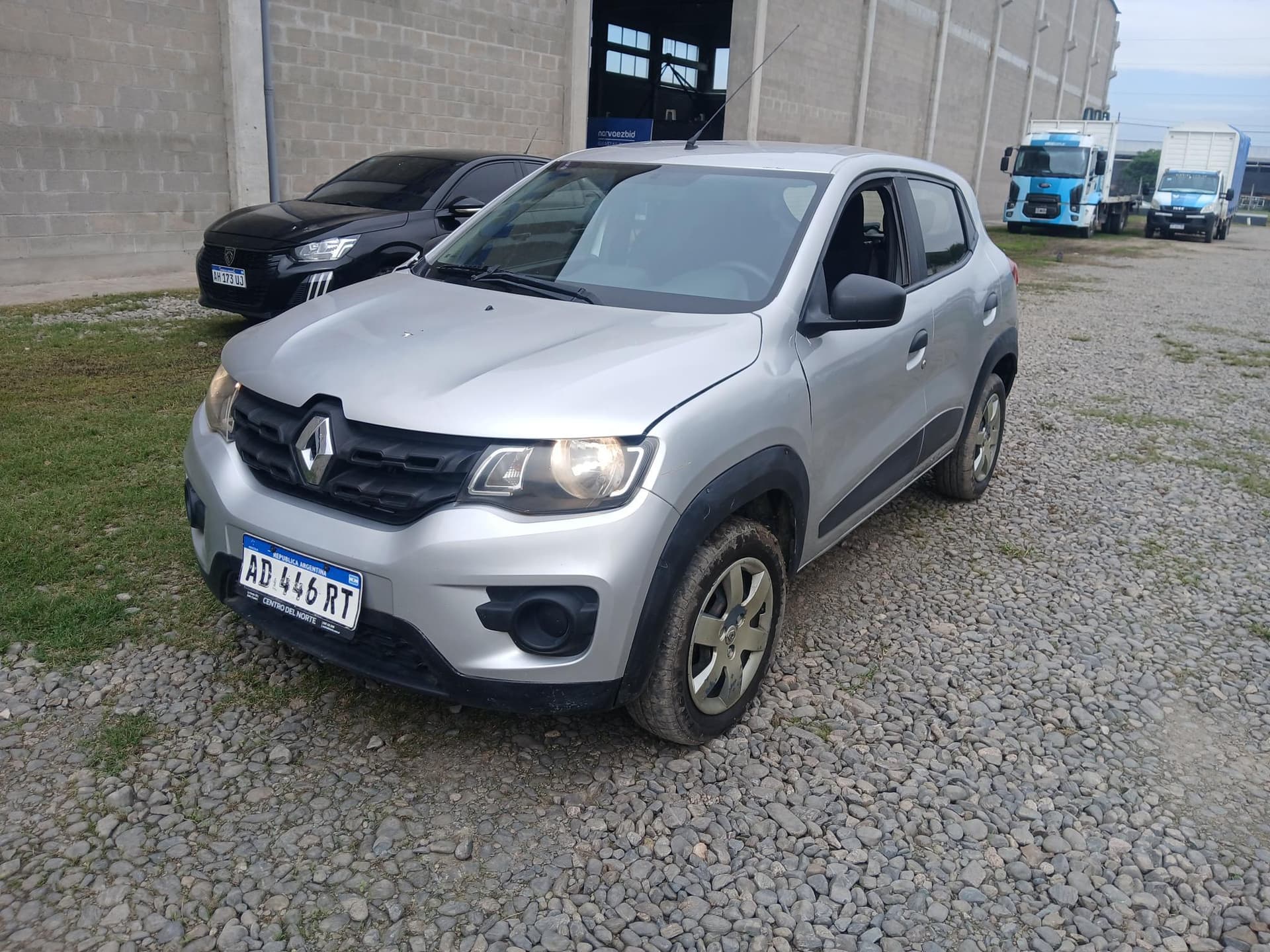 RENAULT SEDAN 5 PUERTAS KWID ZEN 1.0, Año 2019. DOM: AD446RT. Ubicación: Playa San Miguel de Tucumán, provincia de Tucumán