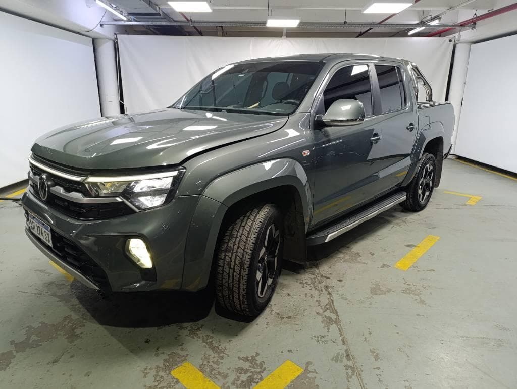 VOLKSWAGEN  AMAROK HIGHLINE TDI AT 4X2 G2, Año 2025. DOM: AH274SX. Ubicación: San Fernando, provincia de Buenos Aires