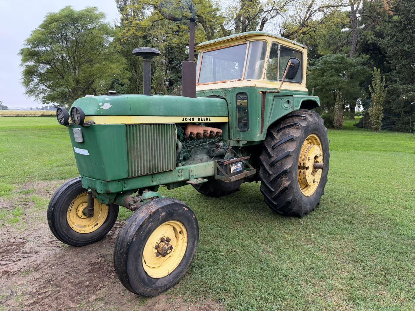 TRACTOR JOHN DEERE 3530, Año: 1980, Cantidad: 1 unidad, Condición: usado, con posibles faltantes. LOC: Salto, provincia de Buenos Aires