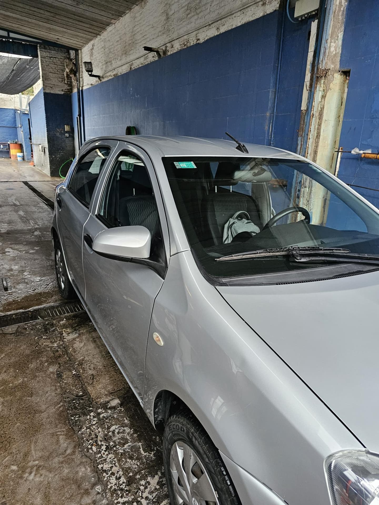 TOYOTA SEDAN 5 PUERTAS ETIOS X 1.5 6M/T, Año 2018. DOM: AC941GZ. Ubicación: Bahía Blanca, provincia de Buenos Aires