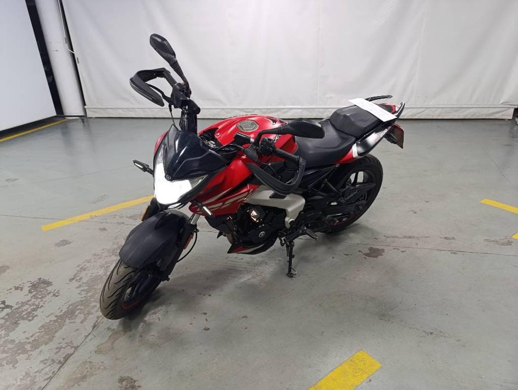 BAJAJ MOTOCICLETA ROUSER 200, Año 2023. DOM: A185LGR. Ubicación: San Fernando, provincia de Buenos Aires