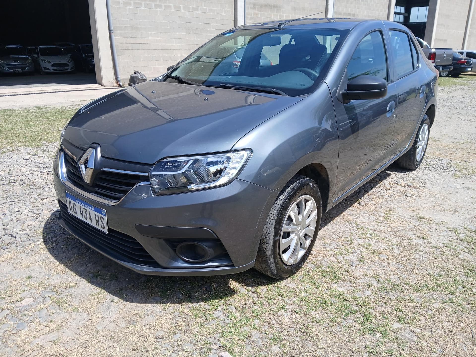 RENAULT SEDAN 4 PUERTAS LOGAN LIFE 1.6, Año 2024. DOM: AG434WS. Ubicación: San Miguel de Tucumán, provincia de Tucumán
