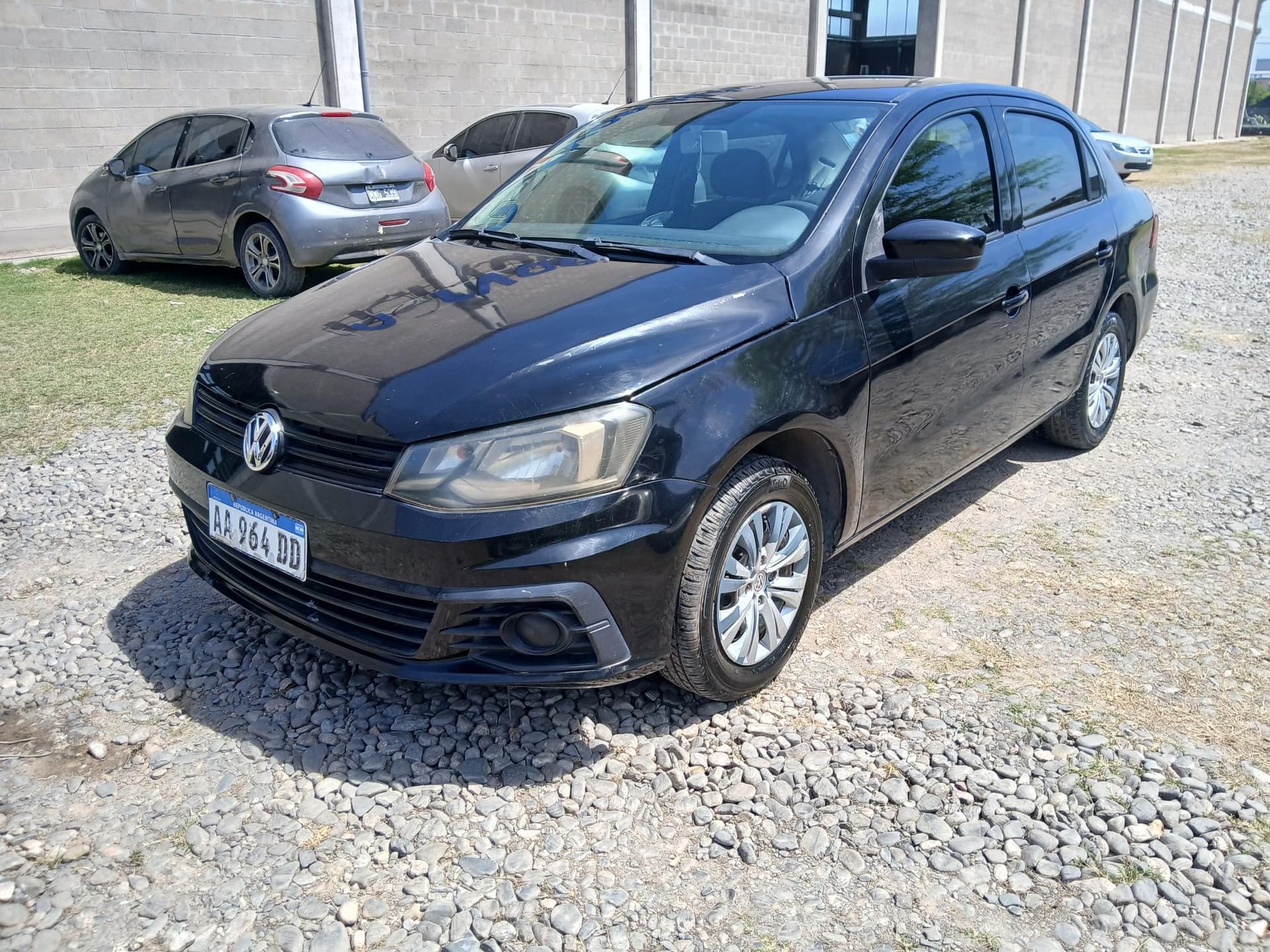 VOLKSWAGEN SEDAN 4 PUERTAS VOYAGE 1.6 MSI, Año 2017. DOM: AA964DD. Ubicación: San Miguel de Tucumán, provincia de Tucumán