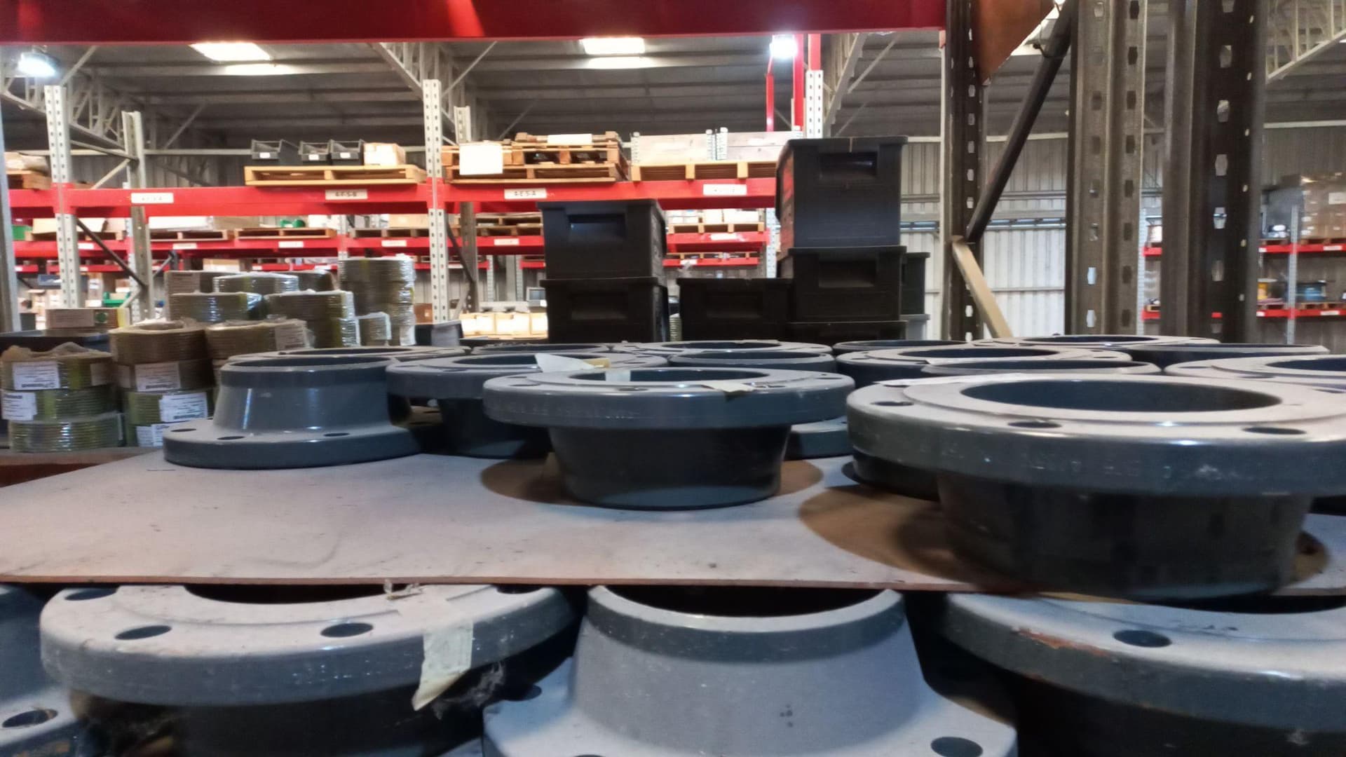 Bridas WN acero 6" sin uso y materiales varios, Cantidad: 46 Unidades, Condición: Sin uso. LOC: Campana, provincia de Buenos Aires