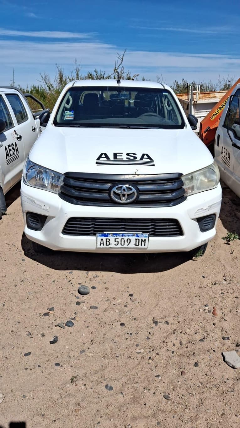 TOYOTA PICK-UP HILUX 4X4 D/C DX 2.4 TDI 6 M/T, Año 2017. DOM: AB509DM. Ubicación: Catriel, provincia de Río Negro
