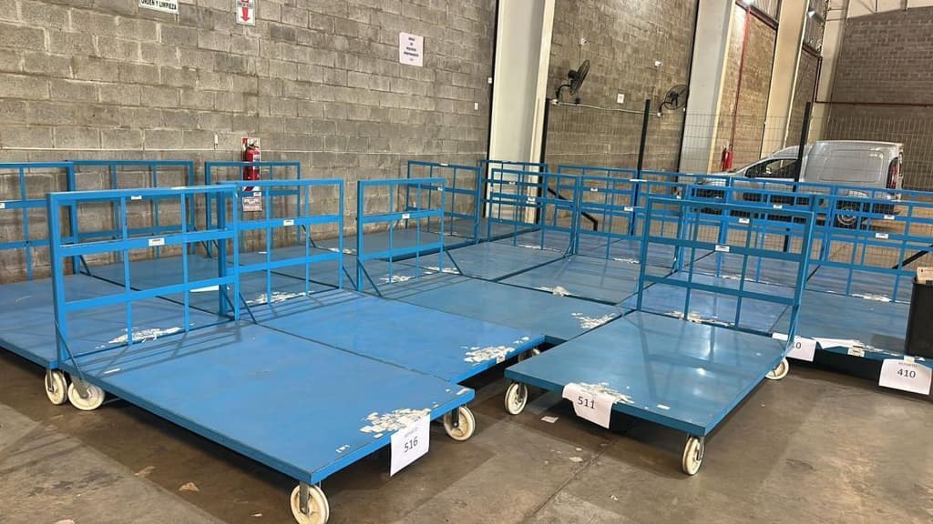 Carretones, Cantidad: 14 unidades, Condición: usado. LOC: Moreno, provincia de Buenos Aires