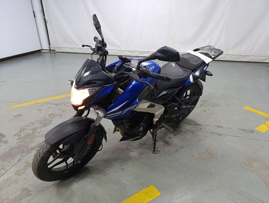 BAJAJ MOTOCICLETA ROUSER 200, Año 2024. DOM: A209UWP. Ubicación: San Fernando, provincia de Buenos Aires