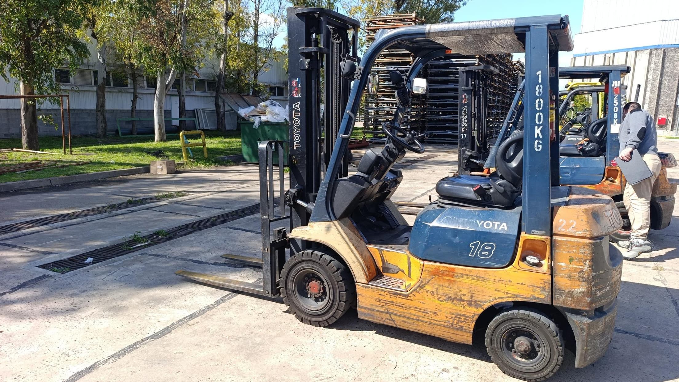 AUTOELEVADOR TOYOTA 7FD18, Año: 2005, Cantidad: 1 unidad, Condición: usado. LOC: SAN FERNANDO, provincia de Buenos Aires