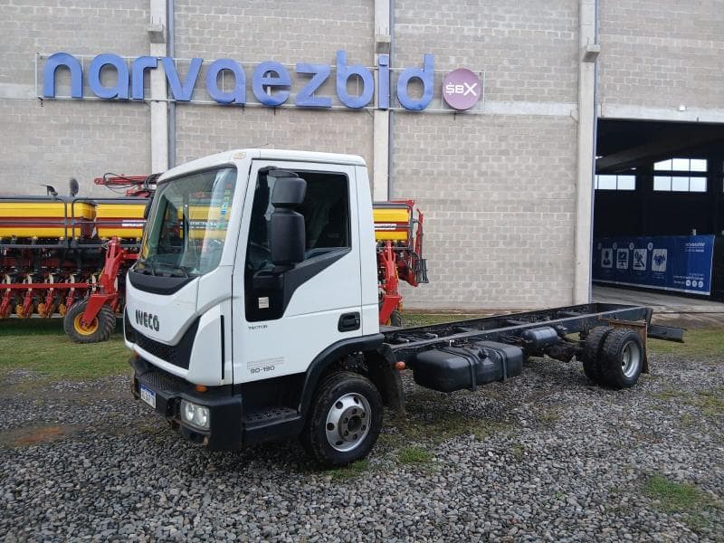 IVECO CHASIS CON CABINA 90190, Año 2023. DOM: AG247TQ. Ubicación: San Miguel de Tucumán, provincia de Tucumán
