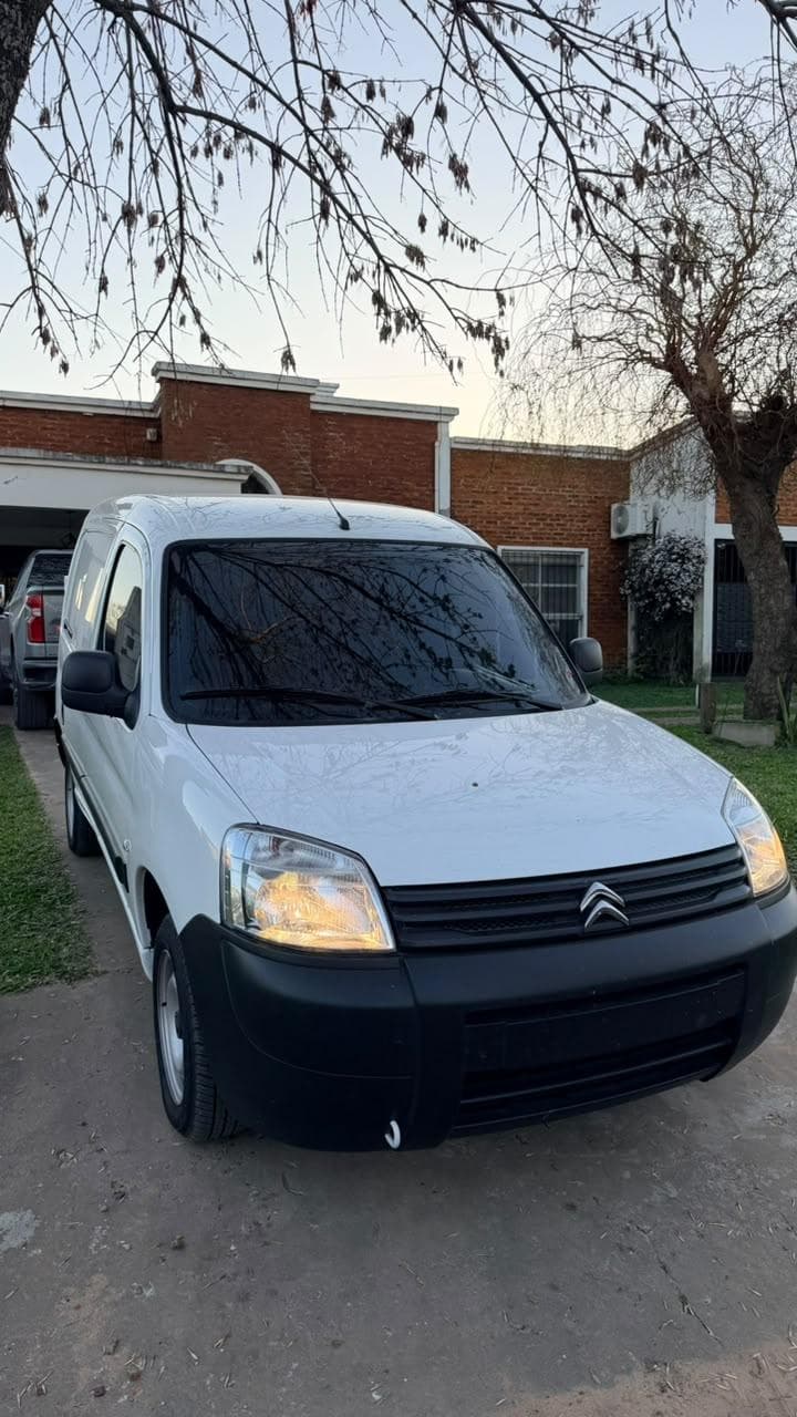 CITROEN FURGON BERLINGO FURGON HDI 92 BUSINESS AM 22.5, Año 2025. DOM: AH794QS. Ubicación: Colón, provincia de Entre Ríos