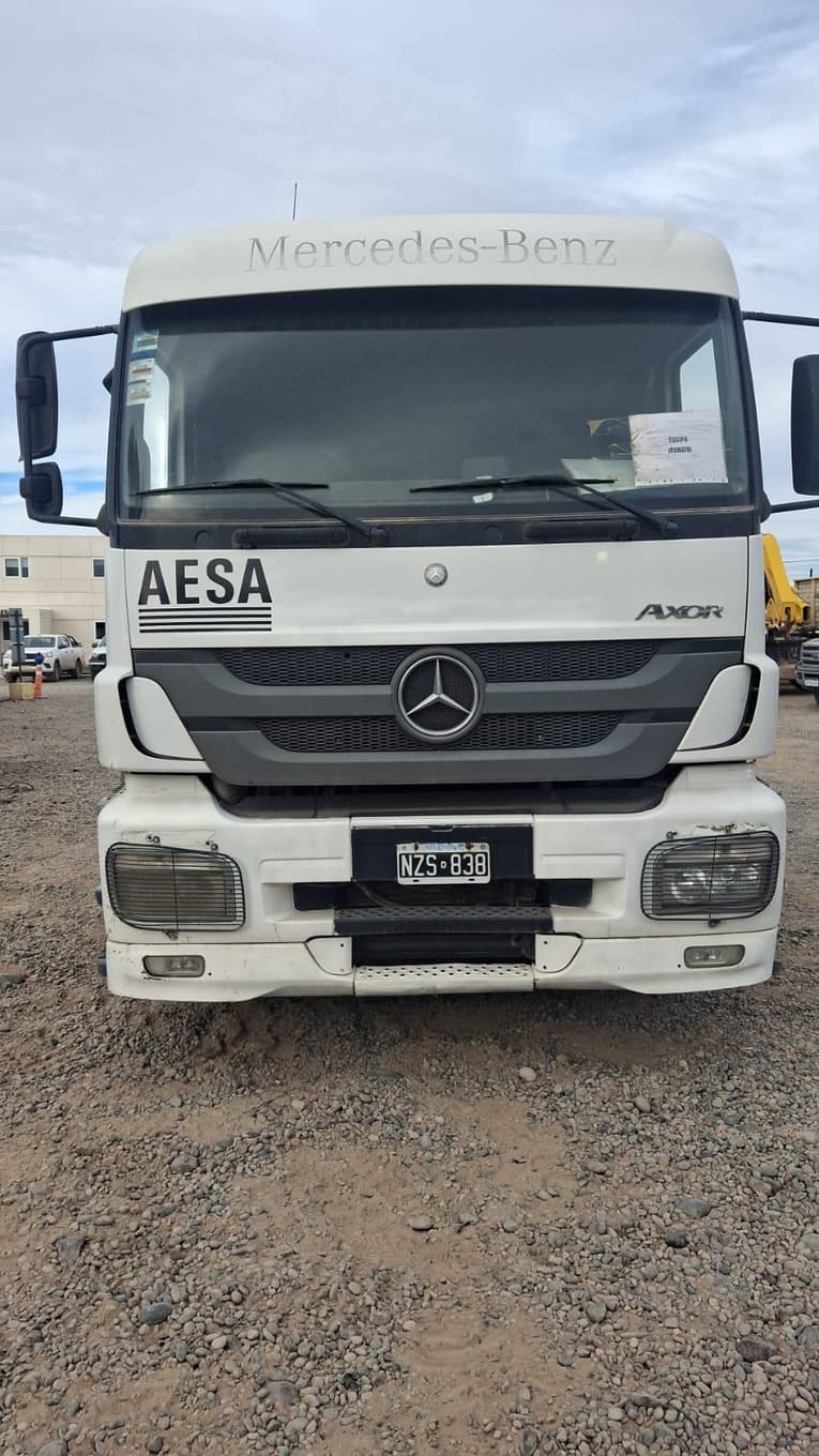 MERCEDES BENZ TRACTOR C/CABINA DORMITORIO AXOR 1933 S, Año 2014 . DOM: NZS838. Ubicación: CENTENARIO, provincia de Neuquén