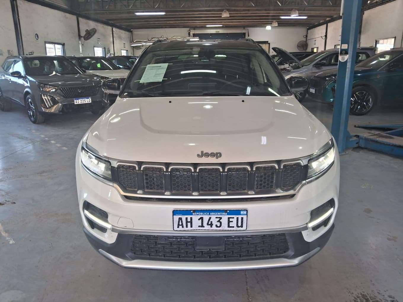JEEP RURAL 5 PUERTAS COMMANDER LIMITED GSE 1.3T AT6 4X2, Año 2025. DOM: AH143EU. Ubicación: El Palomar, provincia de Buenos Aires